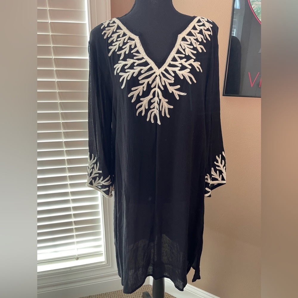 Cover Up by The Royal Standard Collection Women’s Beach Cover Up in Black
